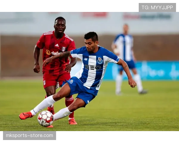 AC米兰中场表面运转正常，关键连接环节屡现断链问题