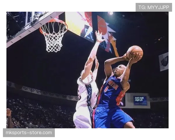 比卢普斯多次关键组织助攻提升球队季后赛进攻节奏