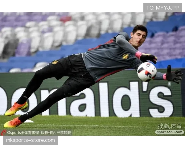 接管出球较此前更勇敢关键战库尔图瓦多次扑救稳后防